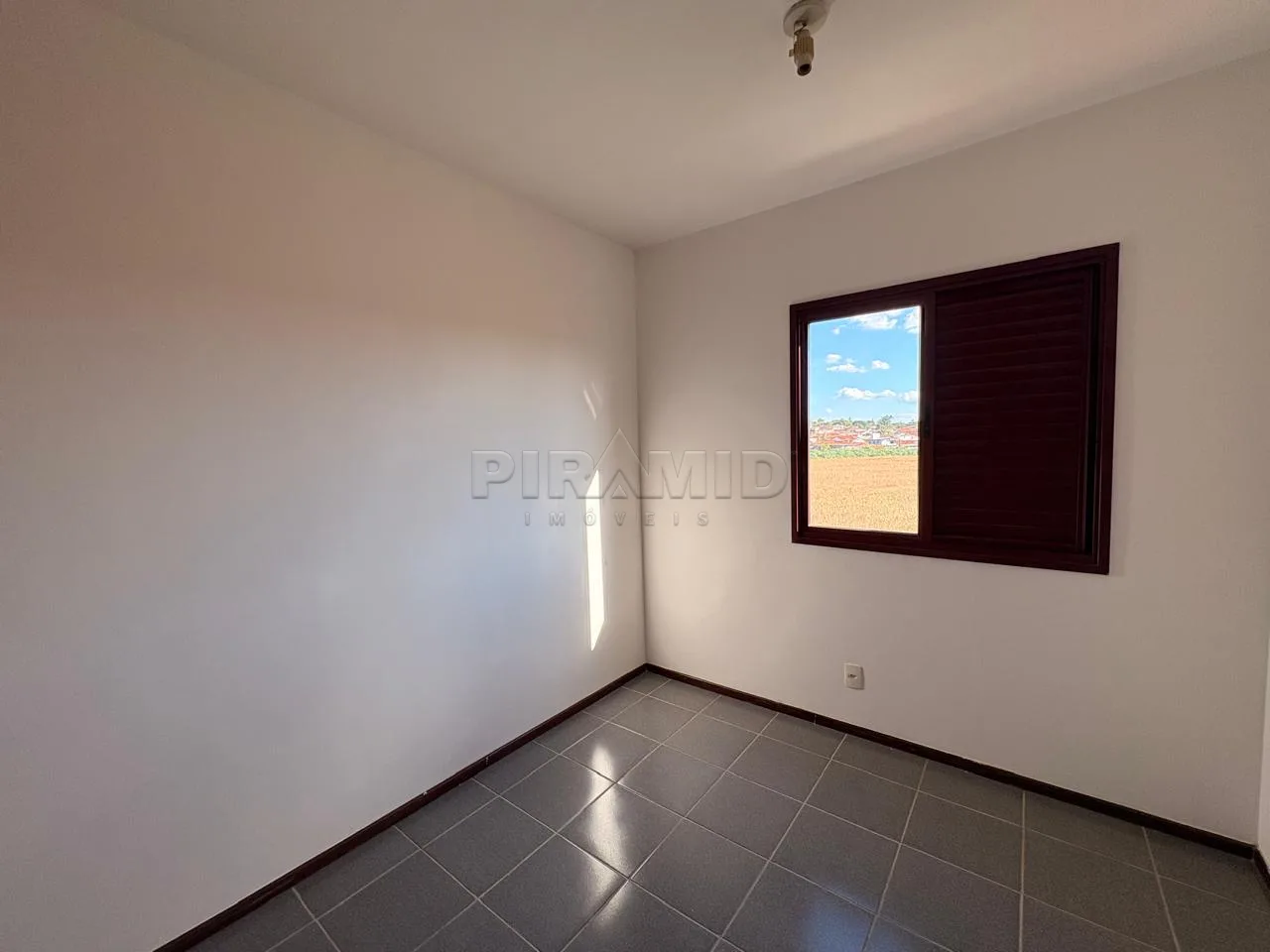 Alugar Apartamento / Padr&atilde;o em Ribeir&atilde;o Preto R$ 950,00 - Foto 15