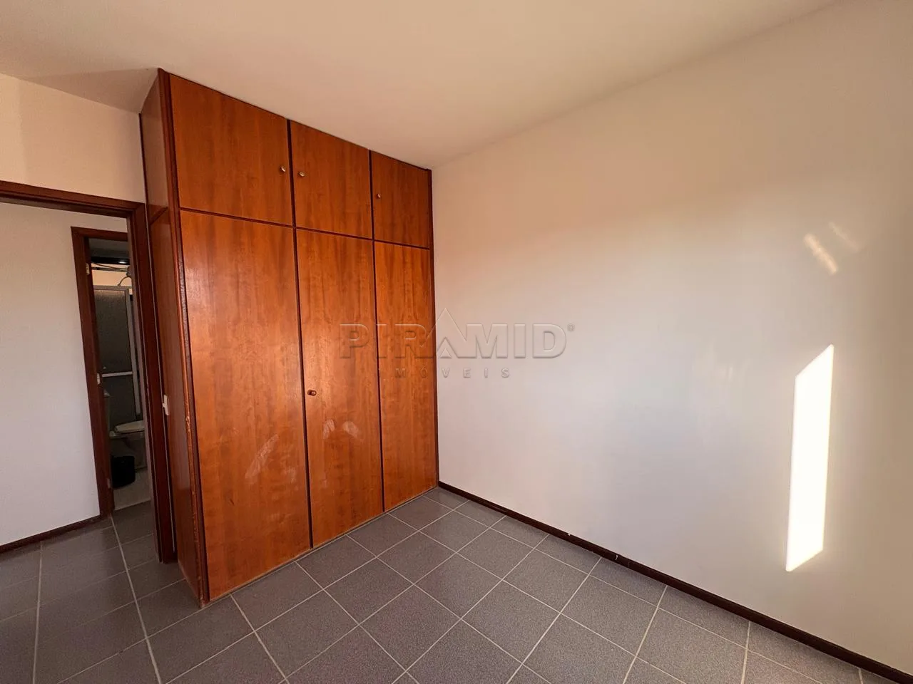 Alugar Apartamento / Padr&atilde;o em Ribeir&atilde;o Preto R$ 950,00 - Foto 16