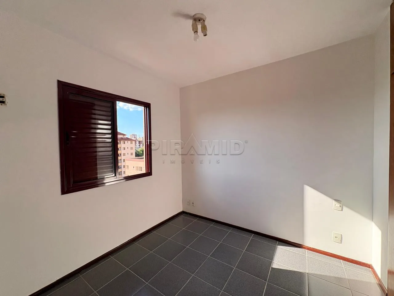 Alugar Apartamento / Padr&atilde;o em Ribeir&atilde;o Preto R$ 950,00 - Foto 20