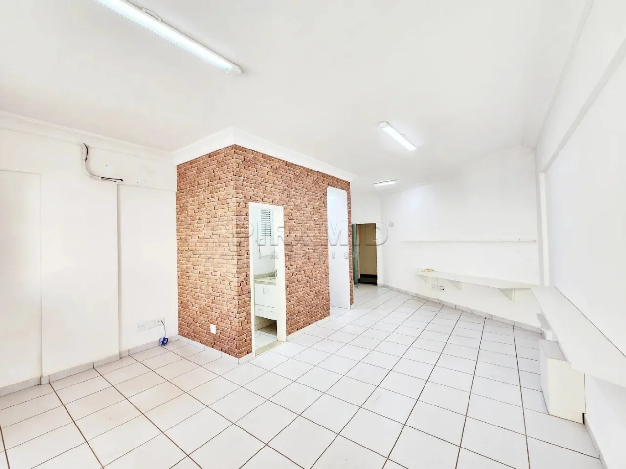 Alugar Comercial / Sala em Ribeir&atilde;o Preto R$ 1.800,00 - Foto 1