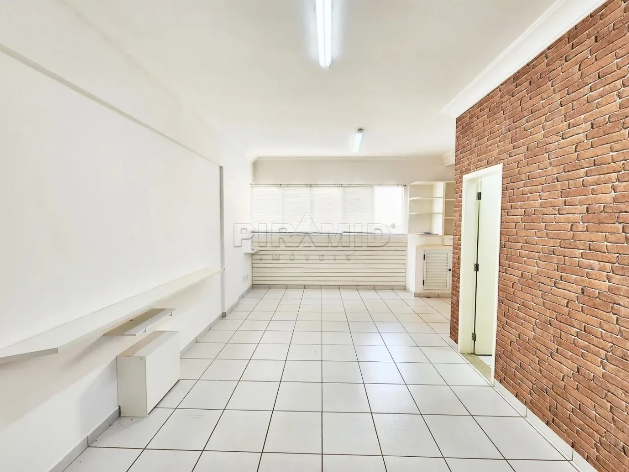Alugar Comercial / Sala em Ribeir&atilde;o Preto R$ 1.800,00 - Foto 3