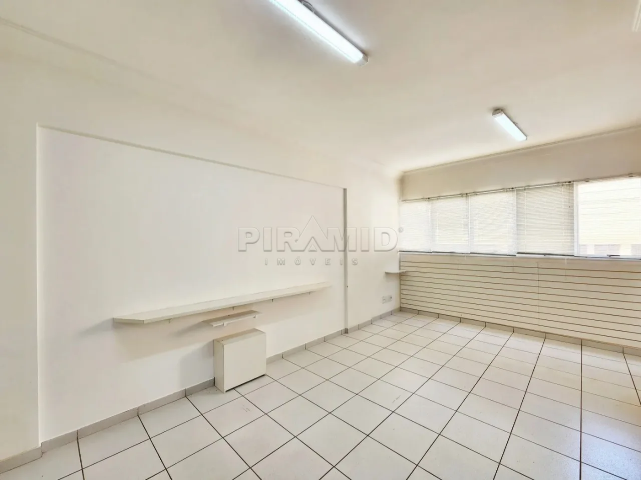 Alugar Comercial / Sala em Ribeir&atilde;o Preto R$ 1.800,00 - Foto 4