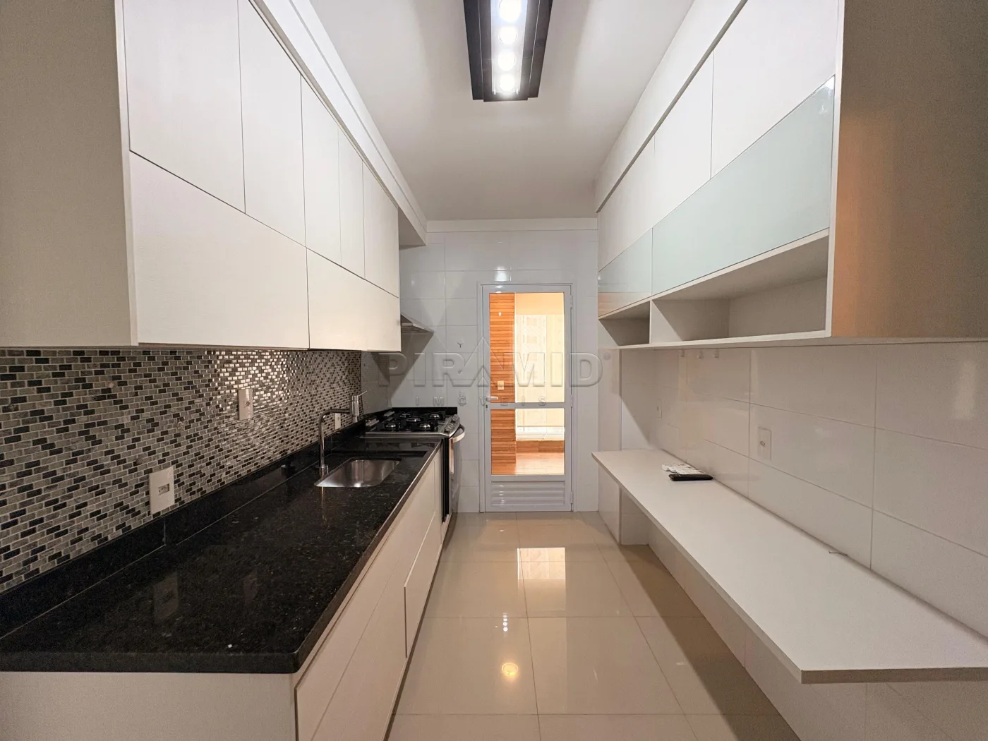 Alugar Apartamento / Padr&atilde;o em Ribeir&atilde;o Preto R$ 6.300,00 - Foto 10