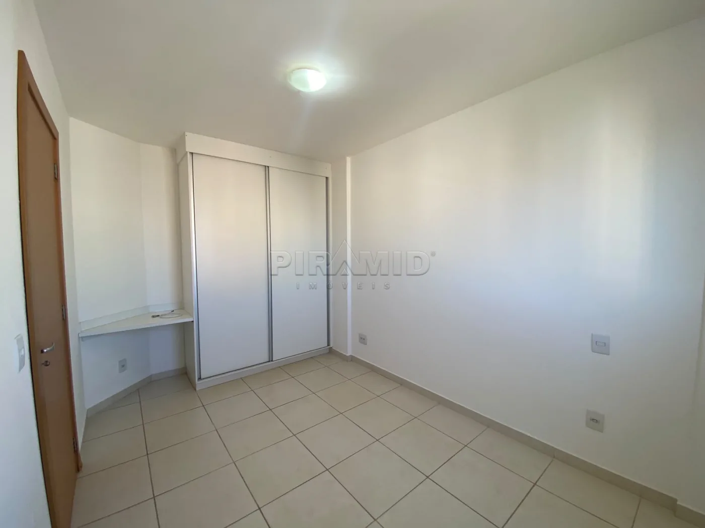 Alugar Apartamento / Padr&atilde;o em Ribeir&atilde;o Preto R$ 1.800,00 - Foto 14