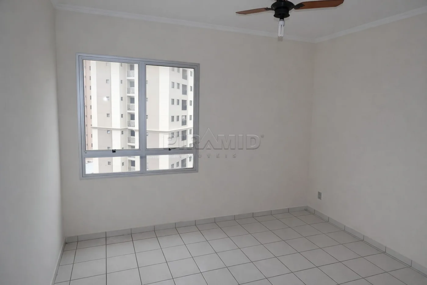 Alugar Apartamento / Kitchnet em Ribeir&atilde;o Preto R$ 1.100,00 - Foto 1
