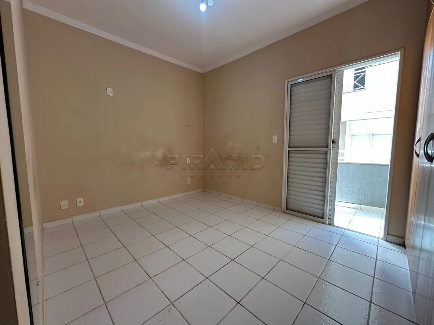 Alugar Apartamento / Padr&atilde;o em Ribeir&atilde;o Preto R$ 1.300,00 - Foto 3