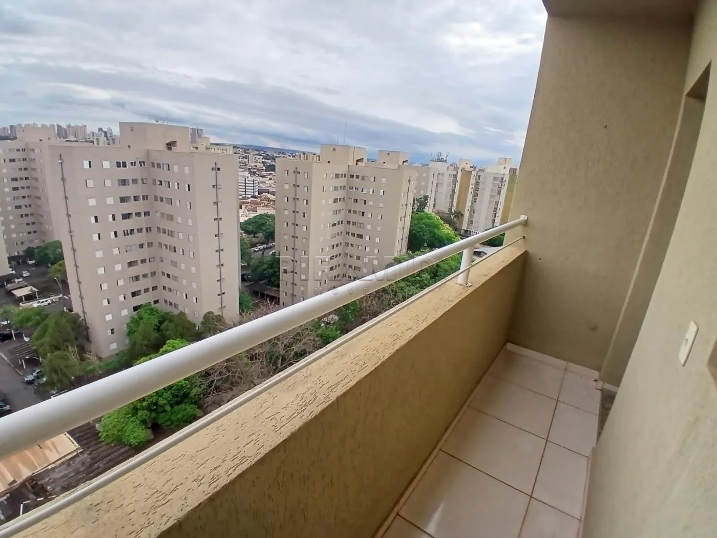 Alugar Apartamento / Padr&atilde;o em Ribeir&atilde;o Preto R$ 1.350,00 - Foto 8