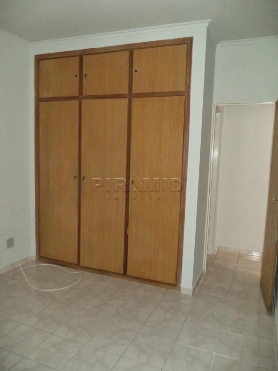 Alugar Apartamento / Padr&atilde;o em Ribeir&atilde;o Preto R$ 750,00 - Foto 3