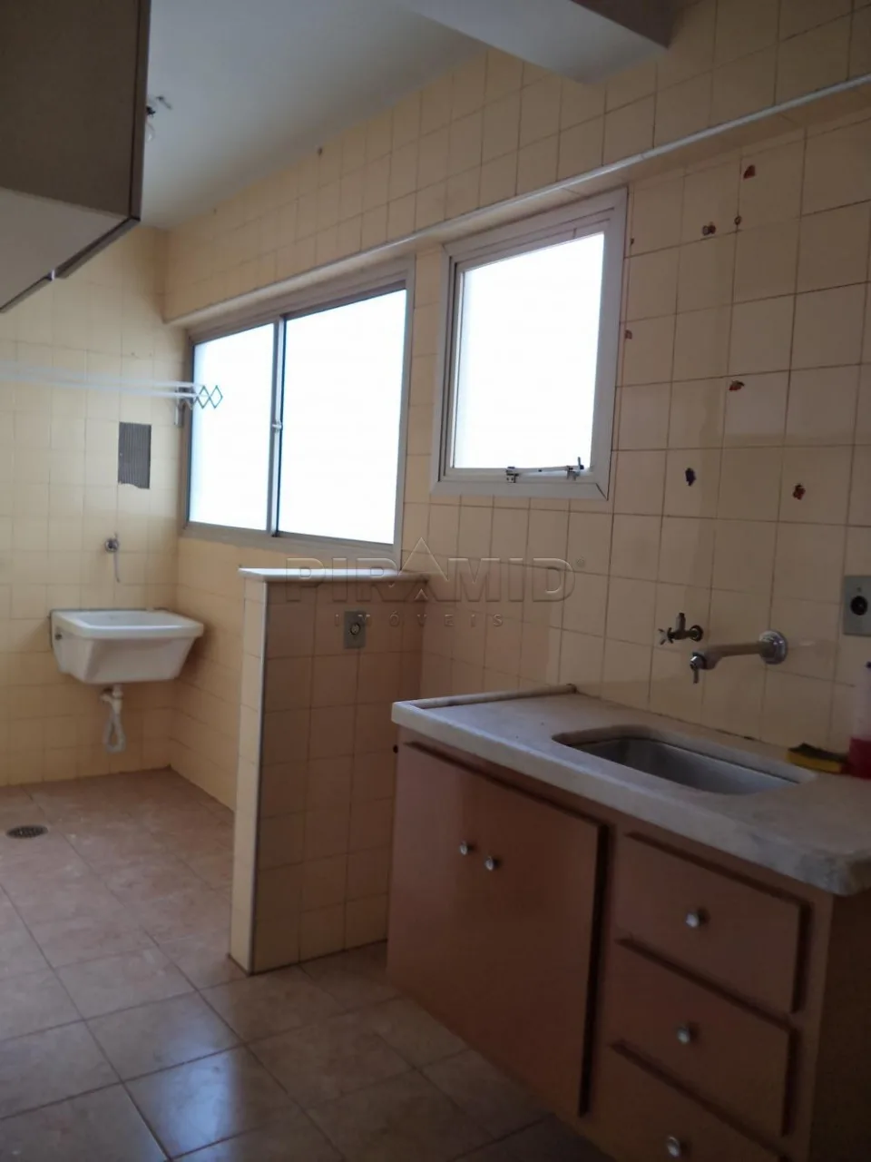 Alugar Apartamento / Padr&atilde;o em Ribeir&atilde;o Preto R$ 750,00 - Foto 5