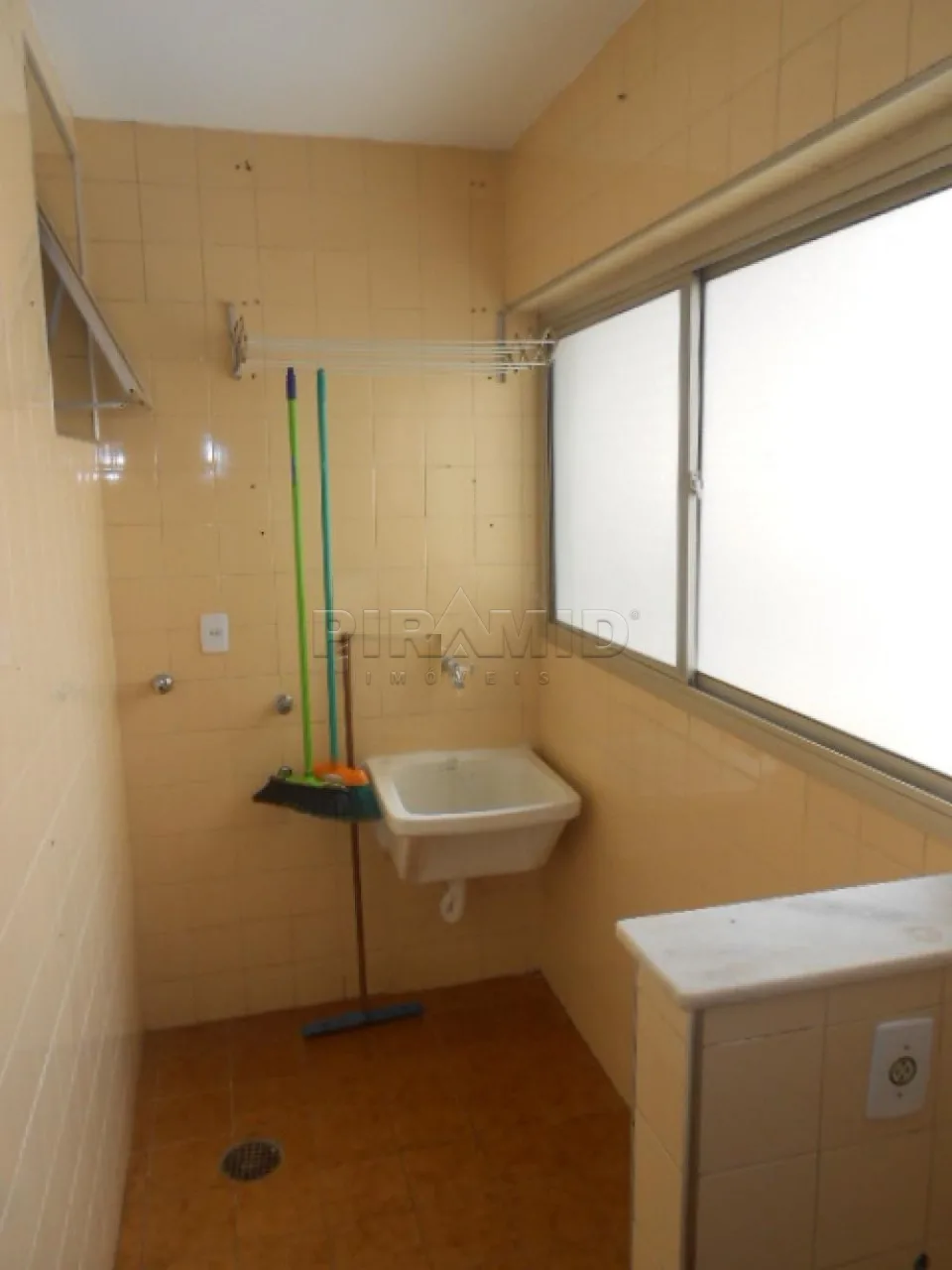 Alugar Apartamento / Padr&atilde;o em Ribeir&atilde;o Preto R$ 750,00 - Foto 7