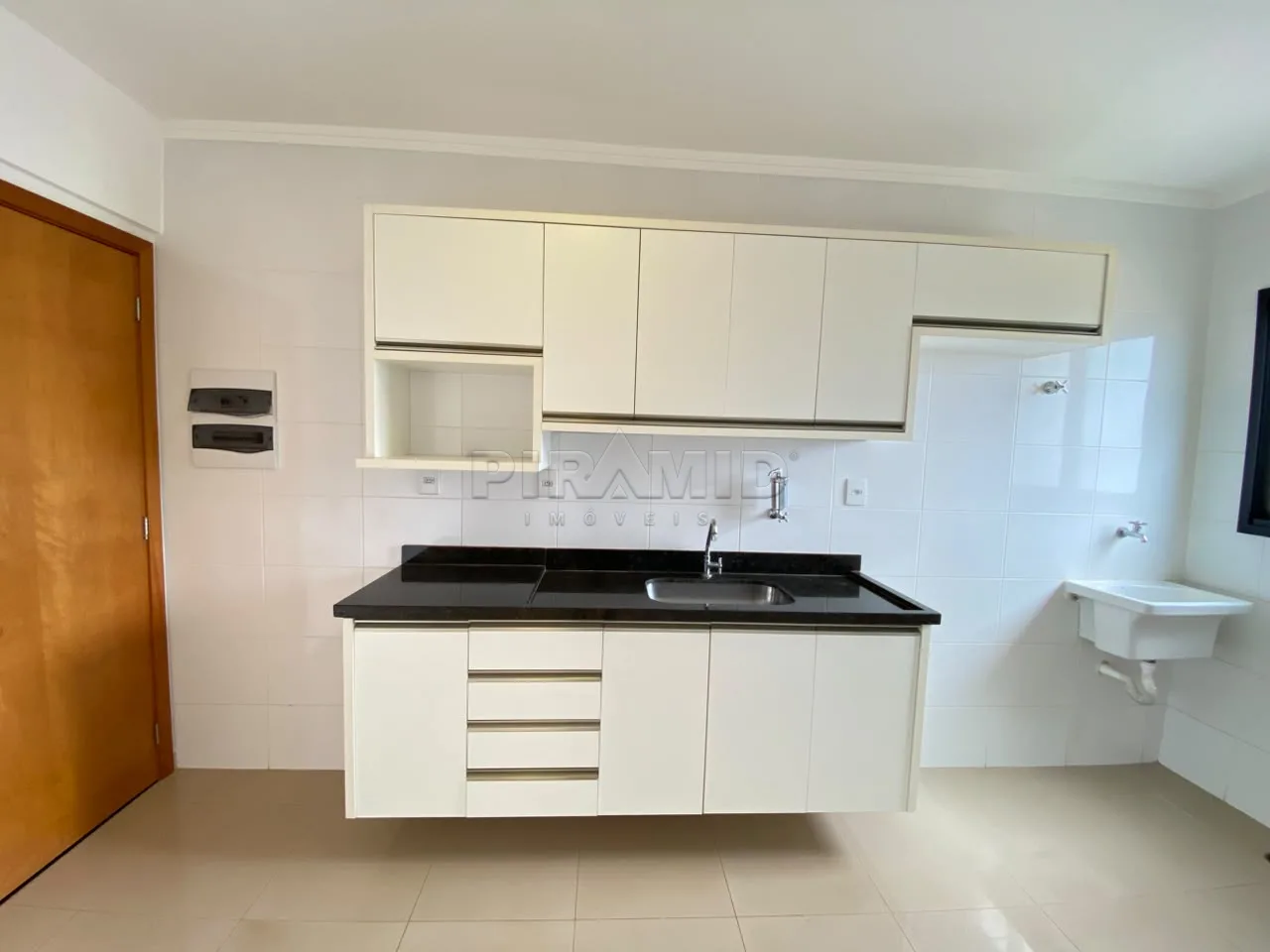 Alugar Apartamento / Padr&atilde;o em Ribeir&atilde;o Preto R$ 2.000,00 - Foto 3