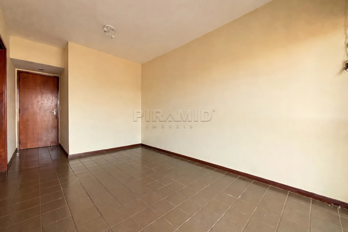 Alugar Apartamento / Padr&atilde;o em Ribeir&atilde;o Preto R$ 1.070,00 - Foto 2