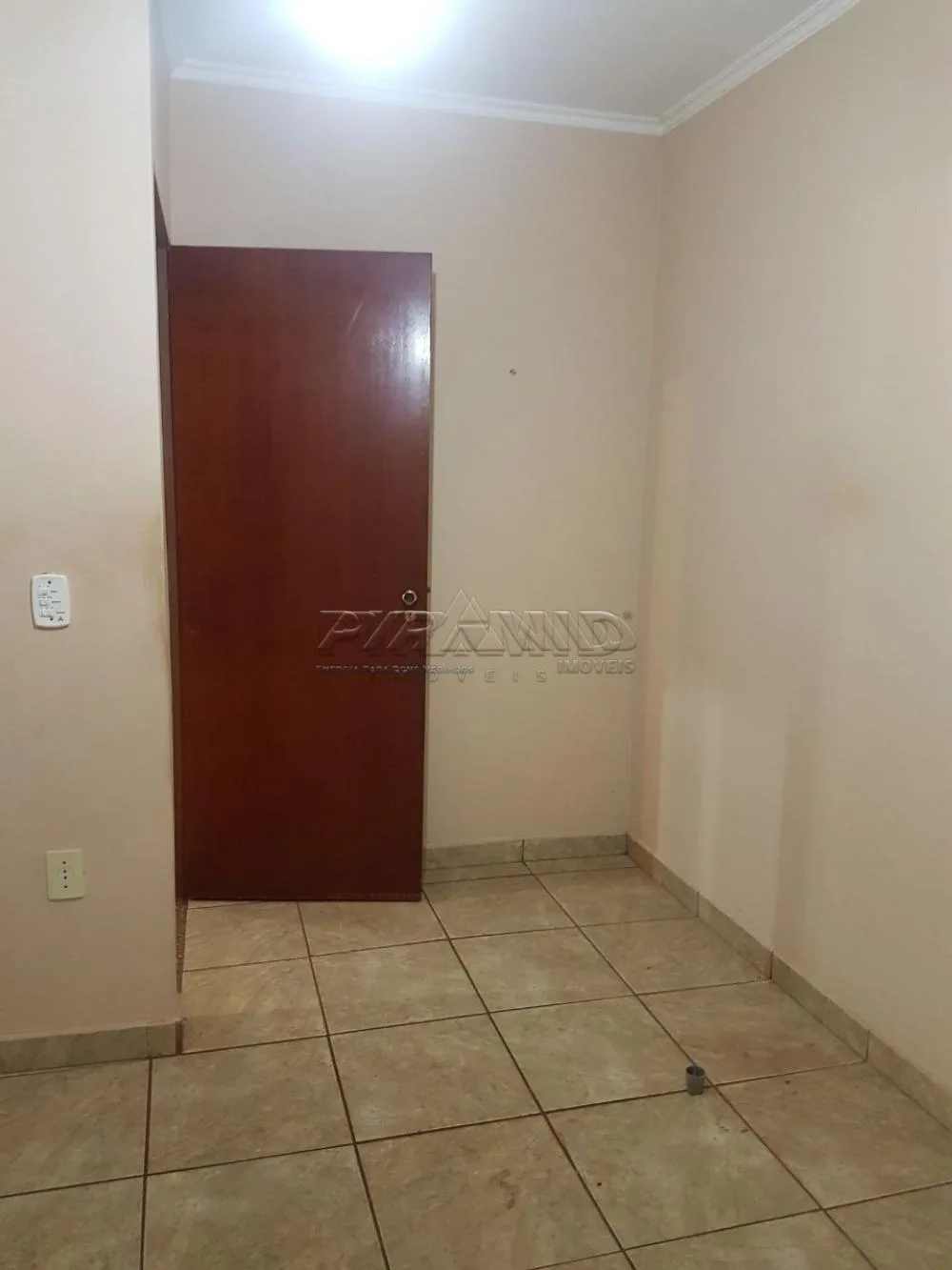 Alugar Casa / Padr&atilde;o em Ribeir&atilde;o Preto R$ 1.800,00 - Foto 4