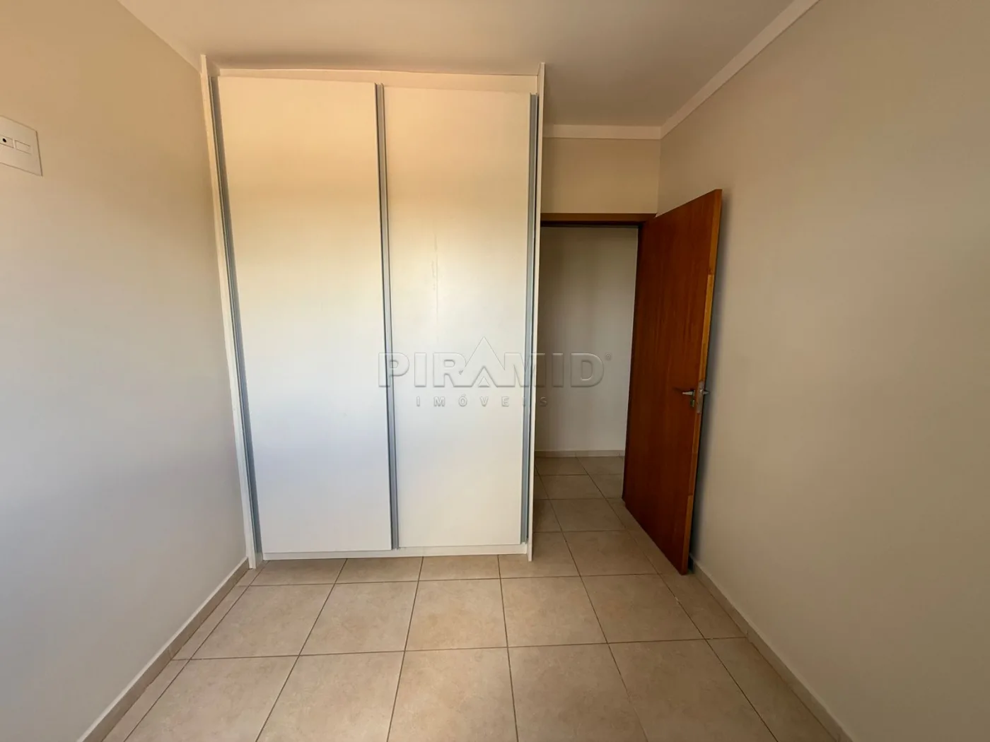 Alugar Apartamento / Padr&atilde;o em Ribeir&atilde;o Preto R$ 1.300,00 - Foto 13