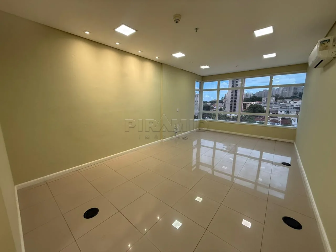 Alugar Comercial / Sala em Ribeir&atilde;o Preto R$ 2.200,00 - Foto 1