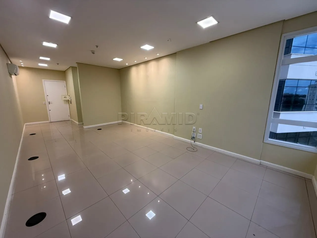 Alugar Comercial / Sala em Ribeir&atilde;o Preto R$ 2.200,00 - Foto 5