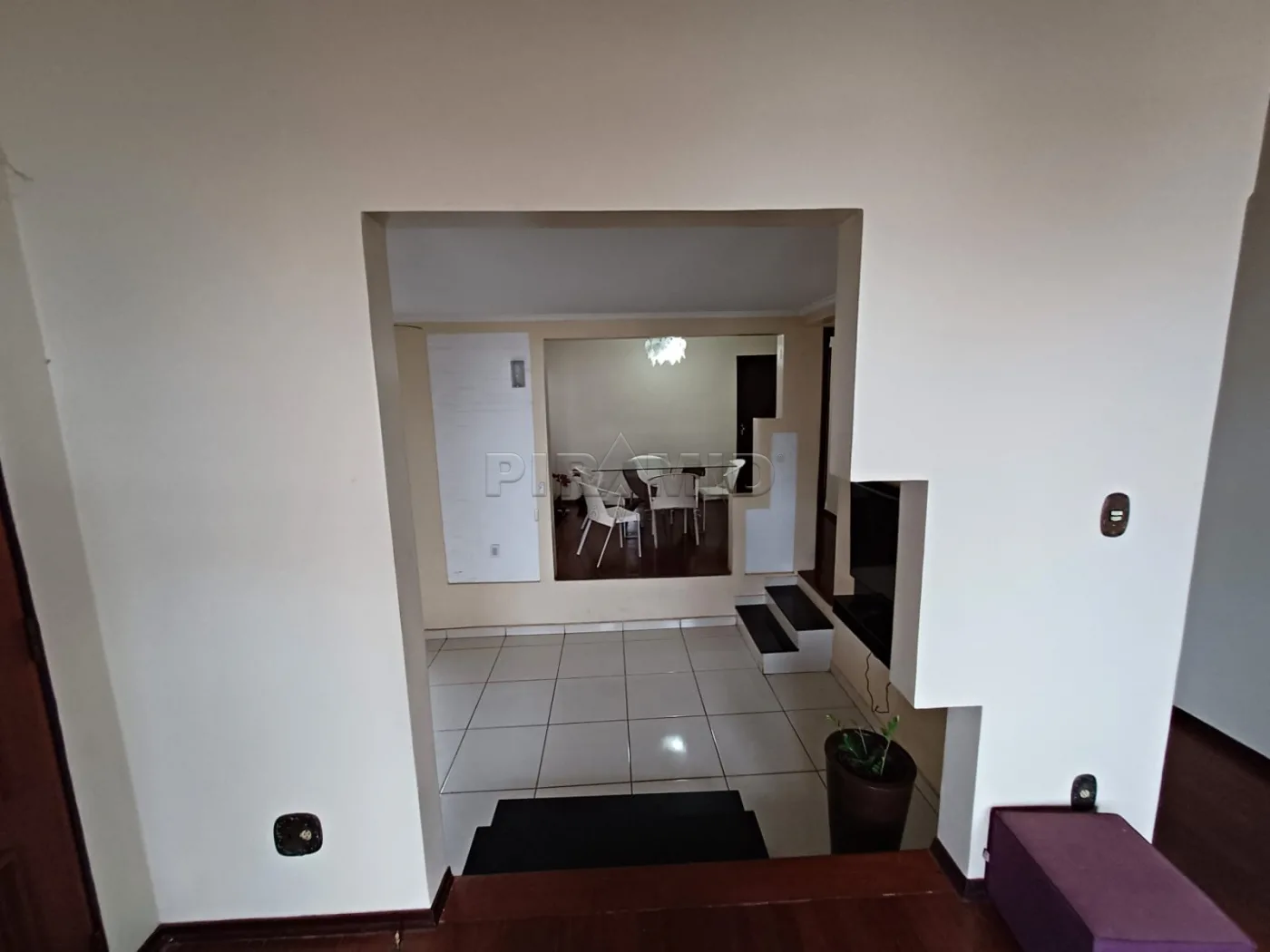 Alugar Casa / Padr&atilde;o em Ribeir&atilde;o Preto R$ 1.800,00 - Foto 3