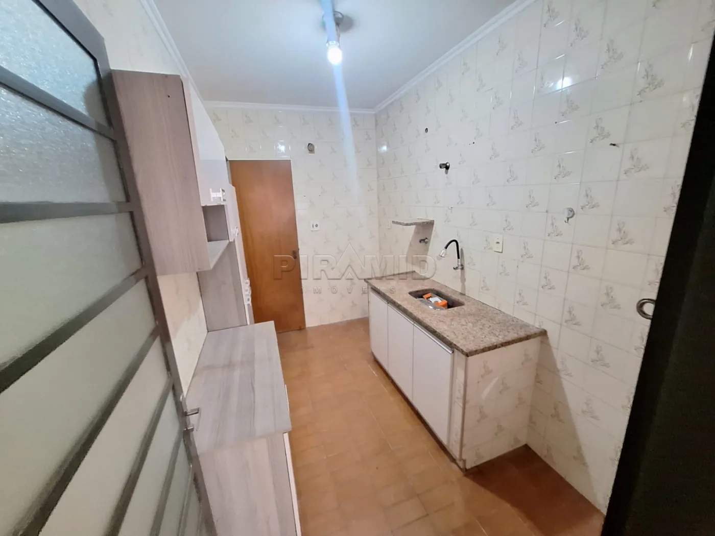 Alugar Apartamento / Padr&atilde;o em Ribeir&atilde;o Preto R$ 1.300,00 - Foto 13