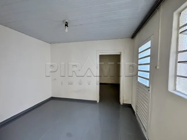 Alugar Casa / Padr&atilde;o em Ribeir&atilde;o Preto R$ 850,00 - Foto 4