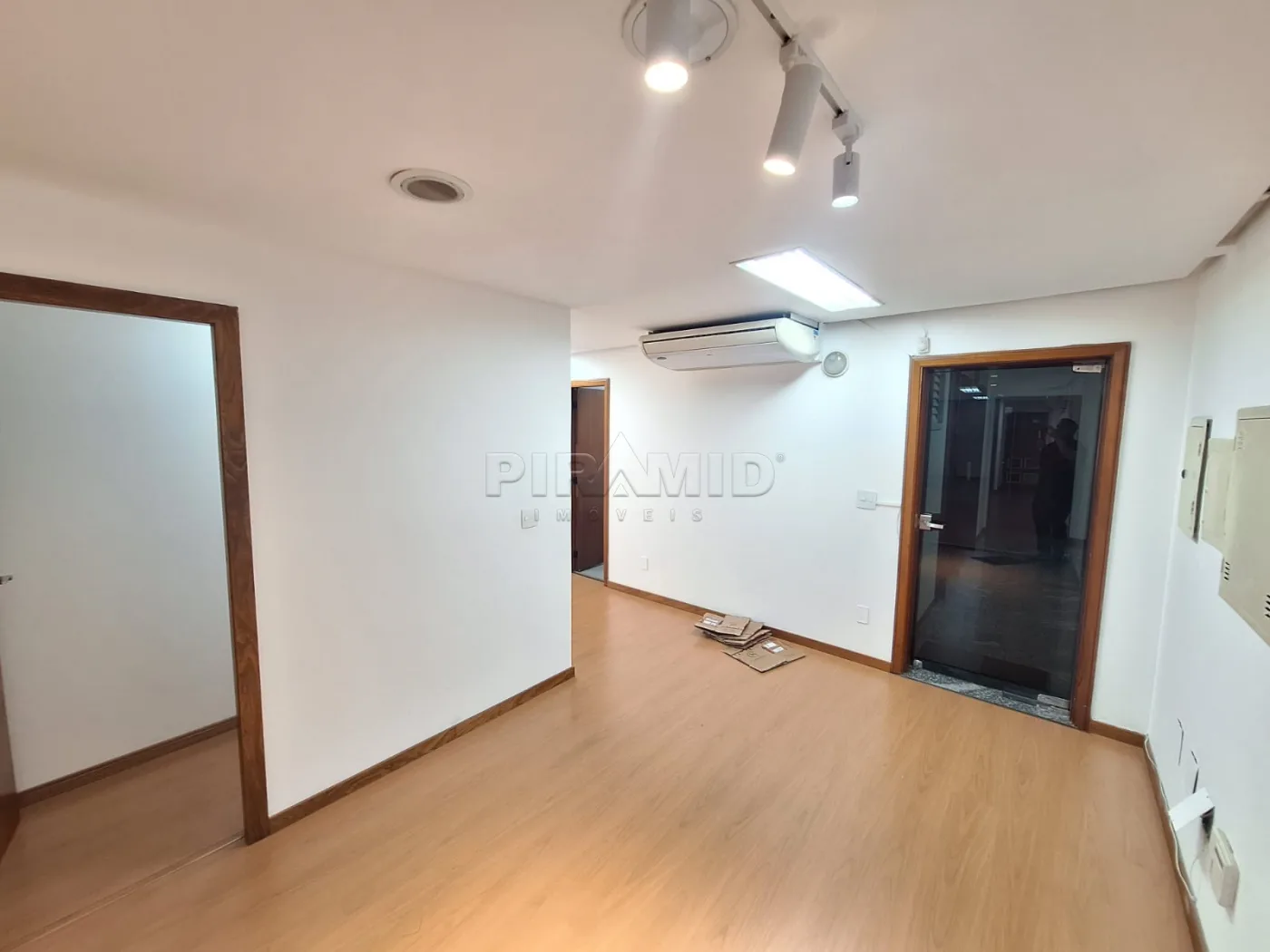 Alugar Comercial / Sala em Ribeir&atilde;o Preto R$ 4.100,00 - Foto 2