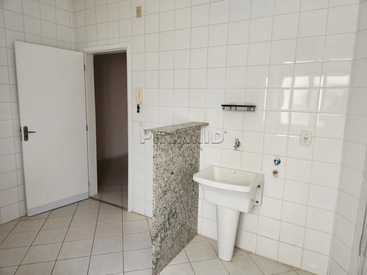 Alugar Apartamento / Padr&atilde;o em Ribeir&atilde;o Preto R$ 1.900,00 - Foto 3