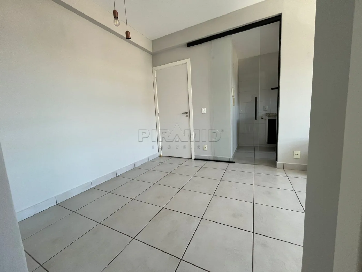 Alugar Apartamento / Padr&atilde;o em Ribeir&atilde;o Preto R$ 1.750,00 - Foto 1