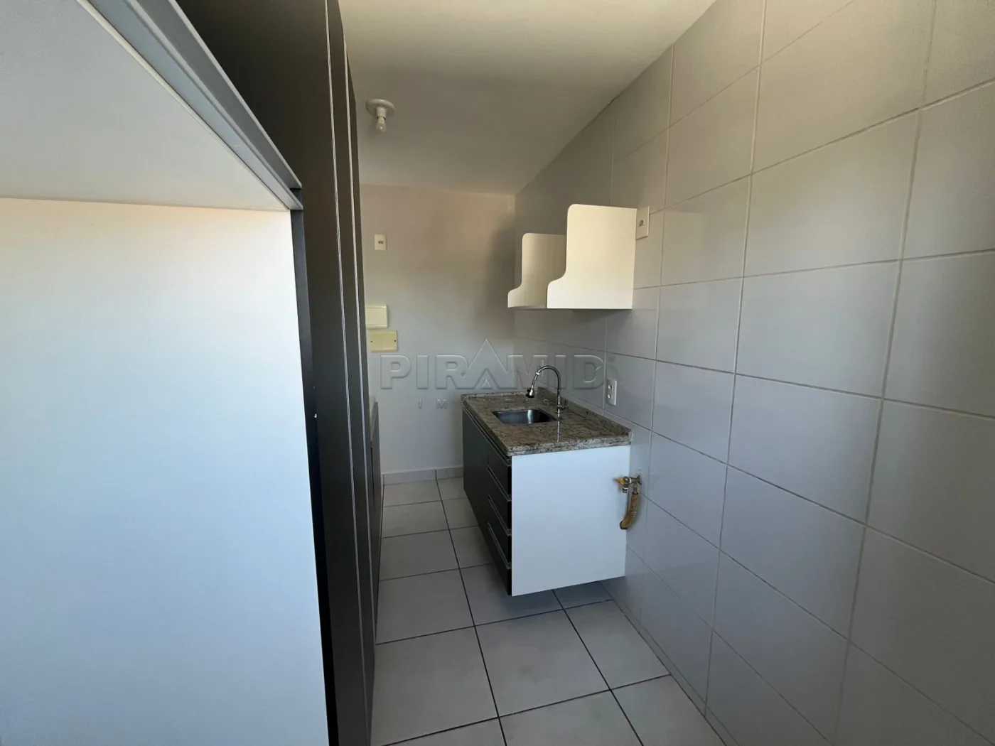 Alugar Apartamento / Padr&atilde;o em Ribeir&atilde;o Preto R$ 1.750,00 - Foto 5