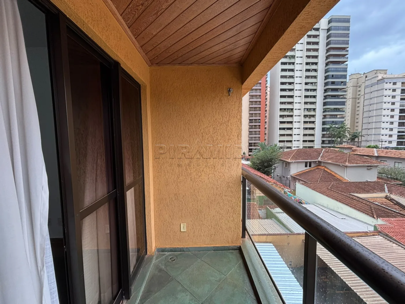 Alugar Apartamento / Padr&atilde;o em Ribeir&atilde;o Preto R$ 1.500,00 - Foto 2