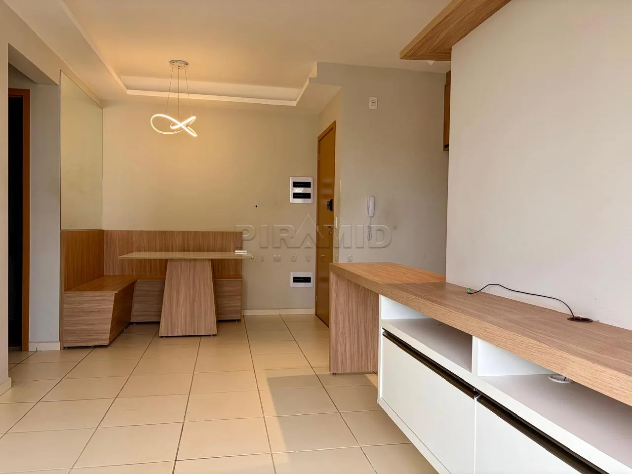 Alugar Apartamento / Padr&atilde;o em Ribeir&atilde;o Preto R$ 2.760,00 - Foto 3