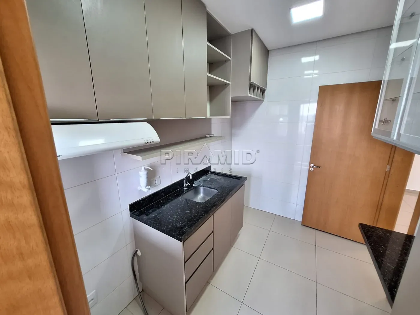 Alugar Apartamento / Padr&atilde;o em Ribeir&atilde;o Preto R$ 2.700,00 - Foto 9