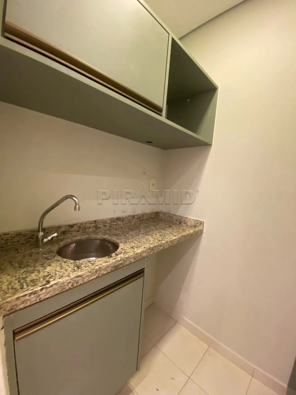 Alugar Comercial / Sala em Ribeir&atilde;o Preto R$ 3.000,00 - Foto 4