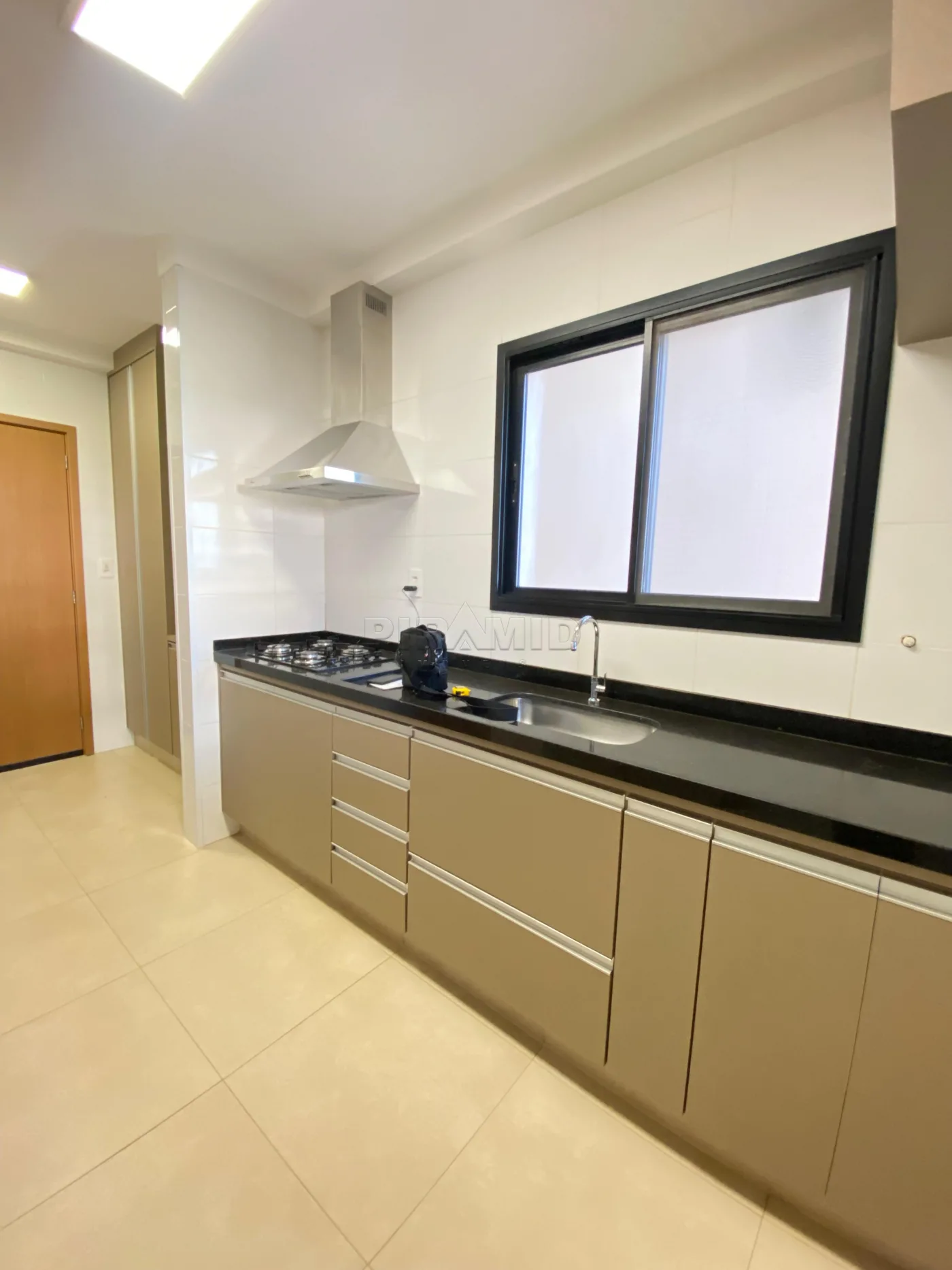 Alugar Apartamento / Padr&atilde;o em Ribeir&atilde;o Preto R$ 4.500,00 - Foto 11
