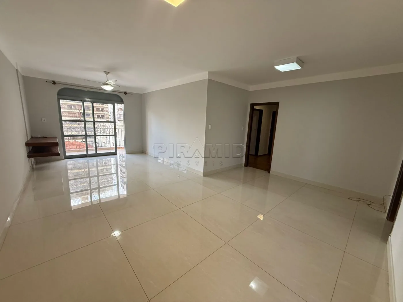 Alugar Apartamento / Padr&atilde;o em Ribeir&atilde;o Preto R$ 1.420,00 - Foto 1