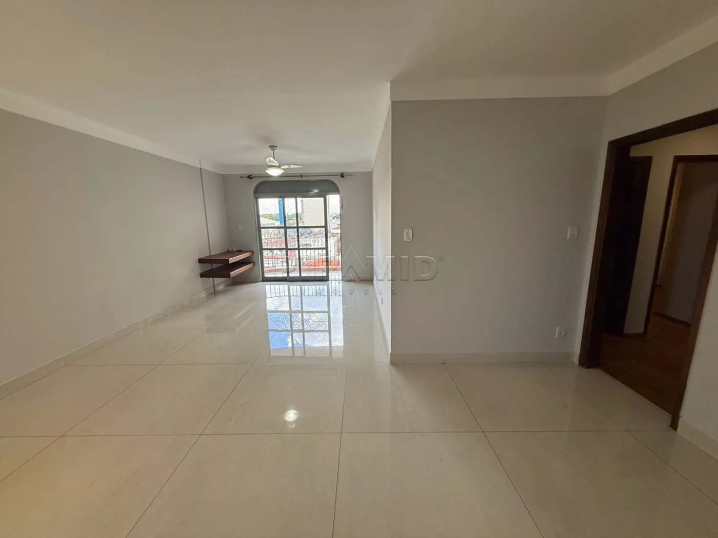 Alugar Apartamento / Padr&atilde;o em Ribeir&atilde;o Preto R$ 1.420,00 - Foto 3