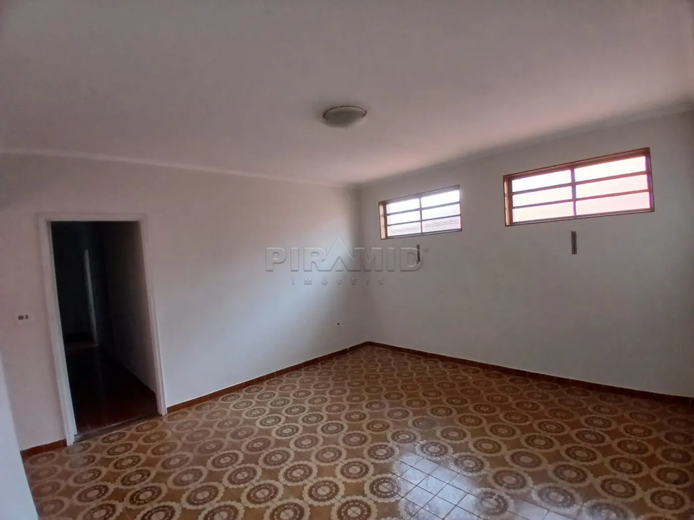 Alugar Casa / Padr&atilde;o em Ribeir&atilde;o Preto R$ 3.650,00 - Foto 4