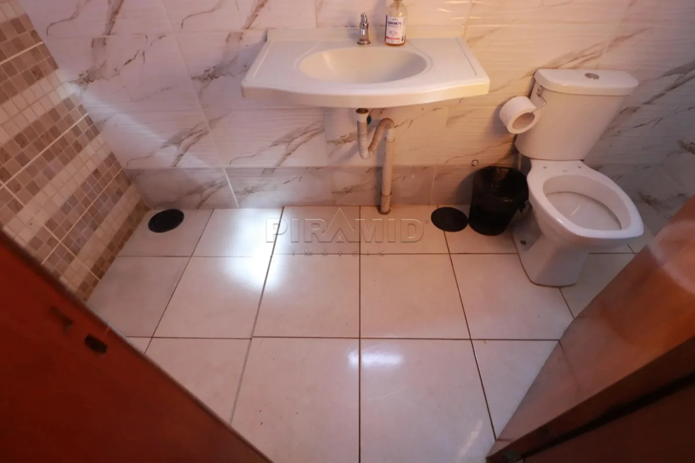 Alugar Casa / Padr&atilde;o em Ribeir&atilde;o Preto R$ 3.000,00 - Foto 13