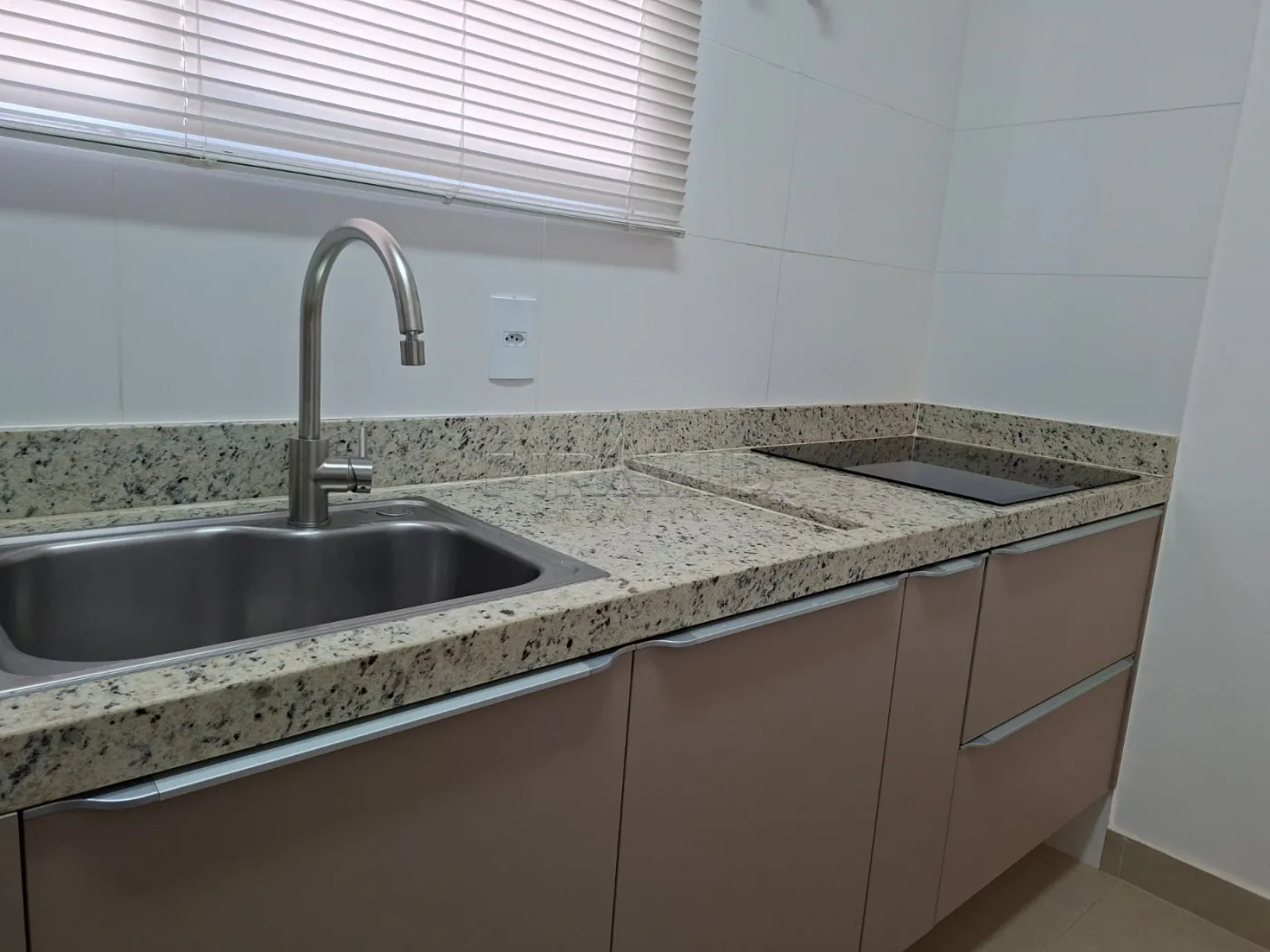 Alugar Casa / Padr&atilde;o em Ribeir&atilde;o Preto R$ 1.800,00 - Foto 12