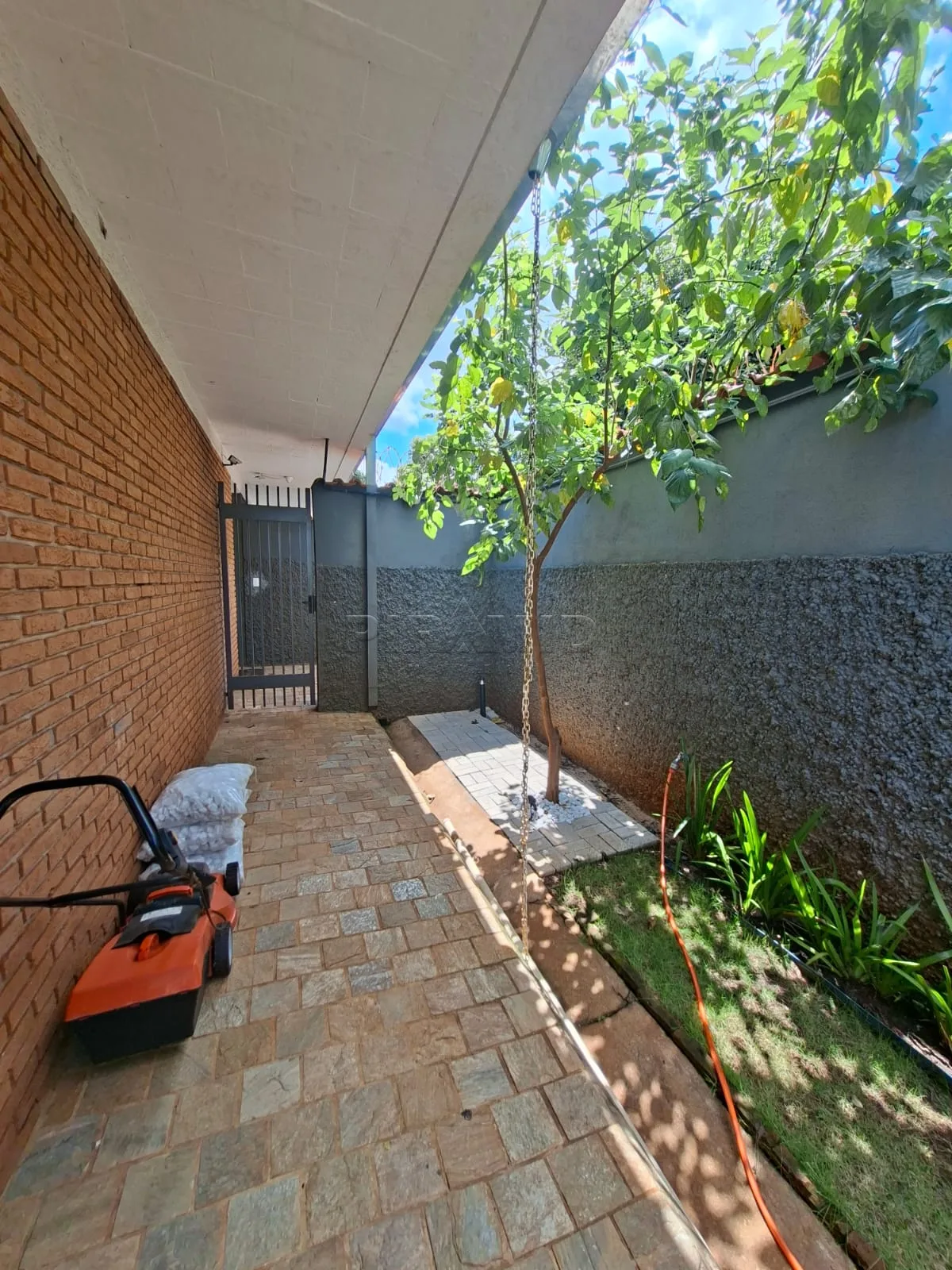 Alugar Casa / Padr&atilde;o em Ribeir&atilde;o Preto R$ 1.800,00 - Foto 27