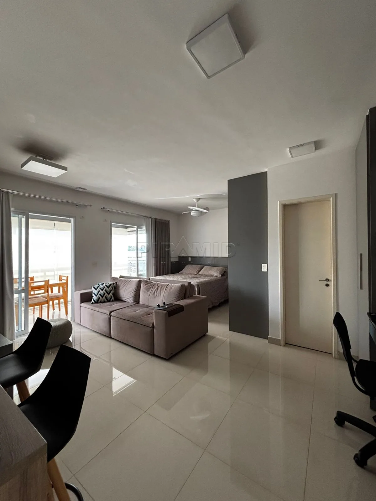 Alugar Apartamento / Padr&atilde;o em Ribeir&atilde;o Preto R$ 2.500,00 - Foto 1