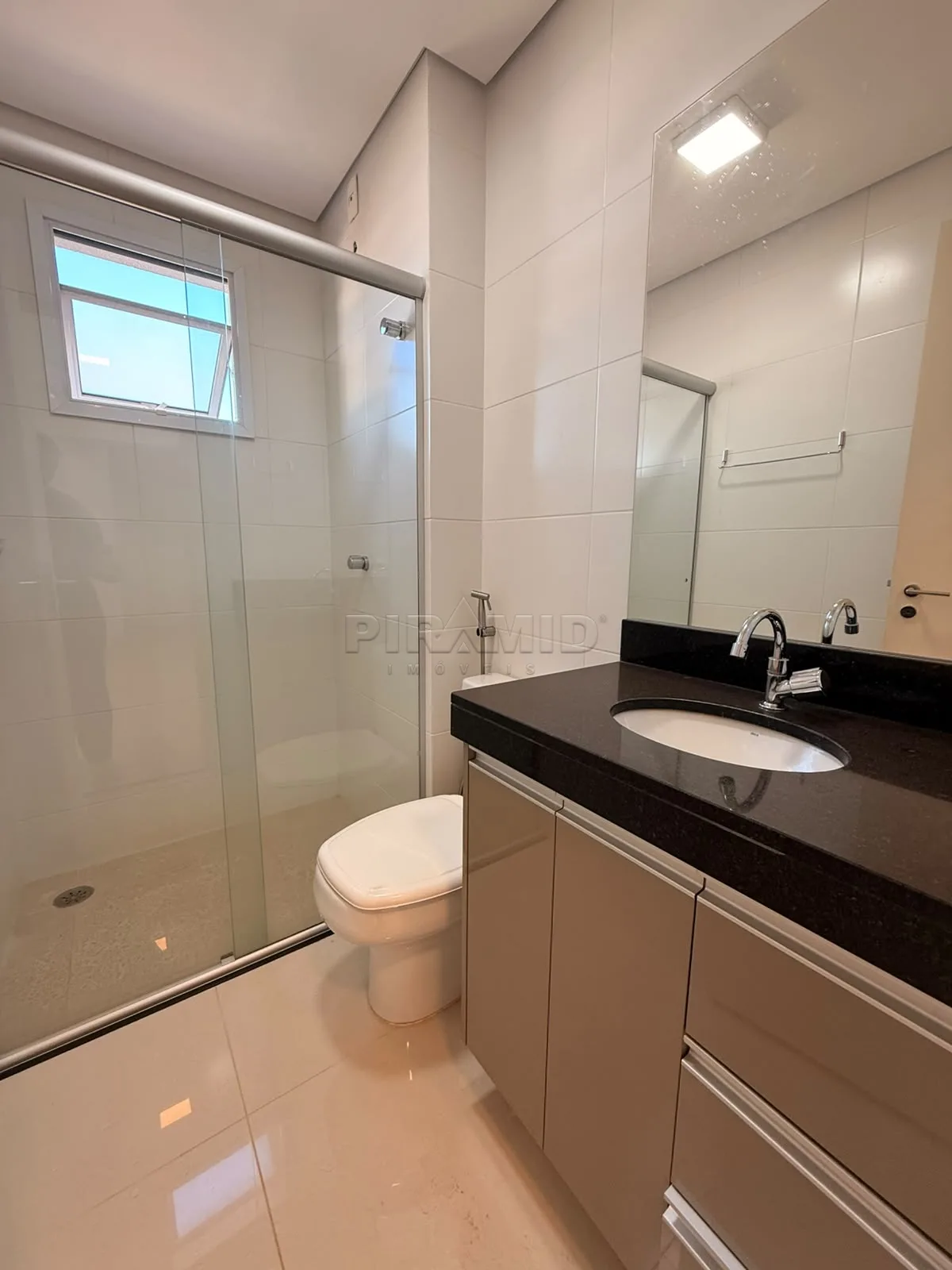 Alugar Apartamento / Padr&atilde;o em Ribeir&atilde;o Preto R$ 2.200,00 - Foto 3