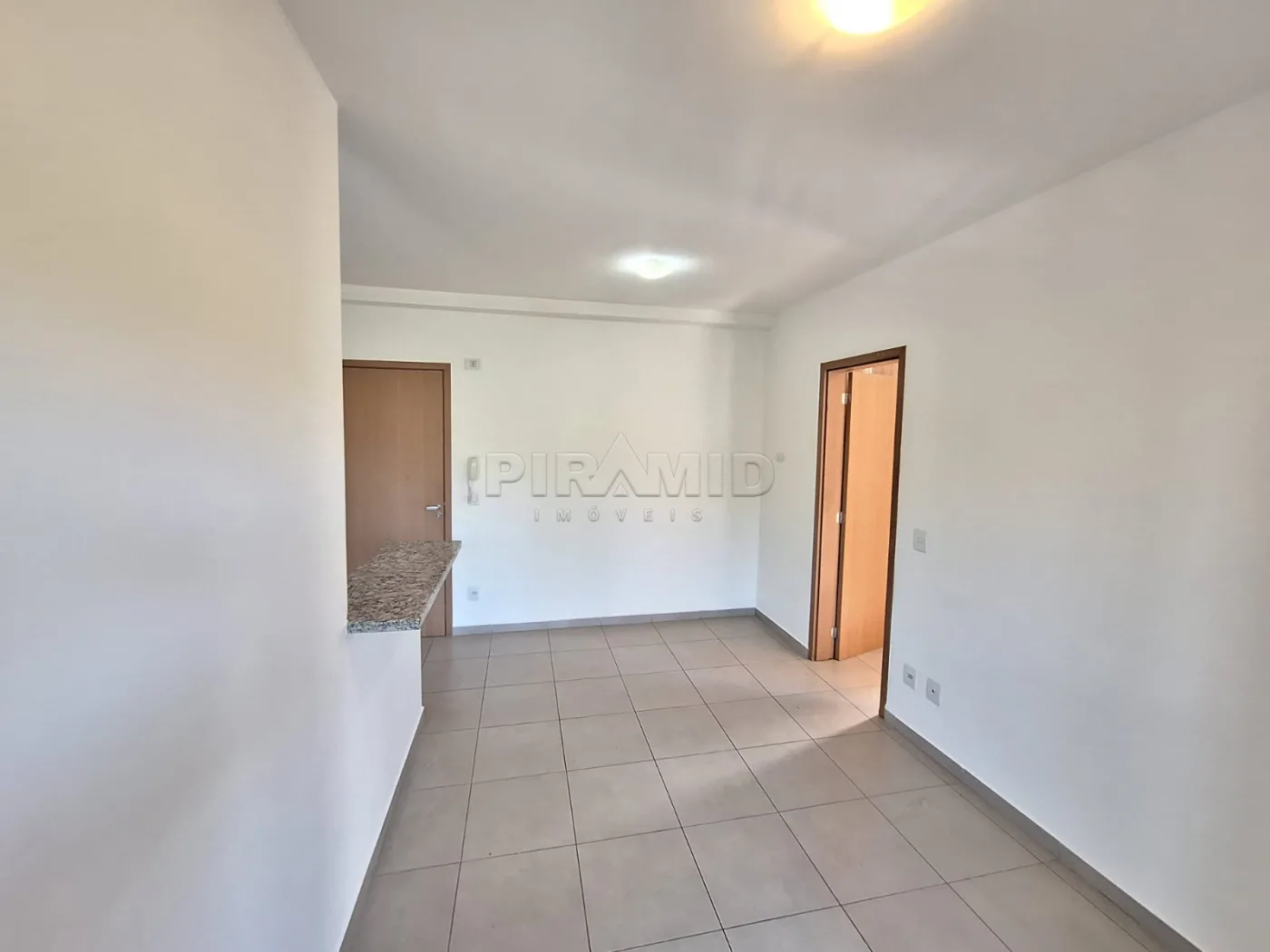 Alugar Apartamento / Padr&atilde;o em Ribeir&atilde;o Preto R$ 1.500,00 - Foto 2