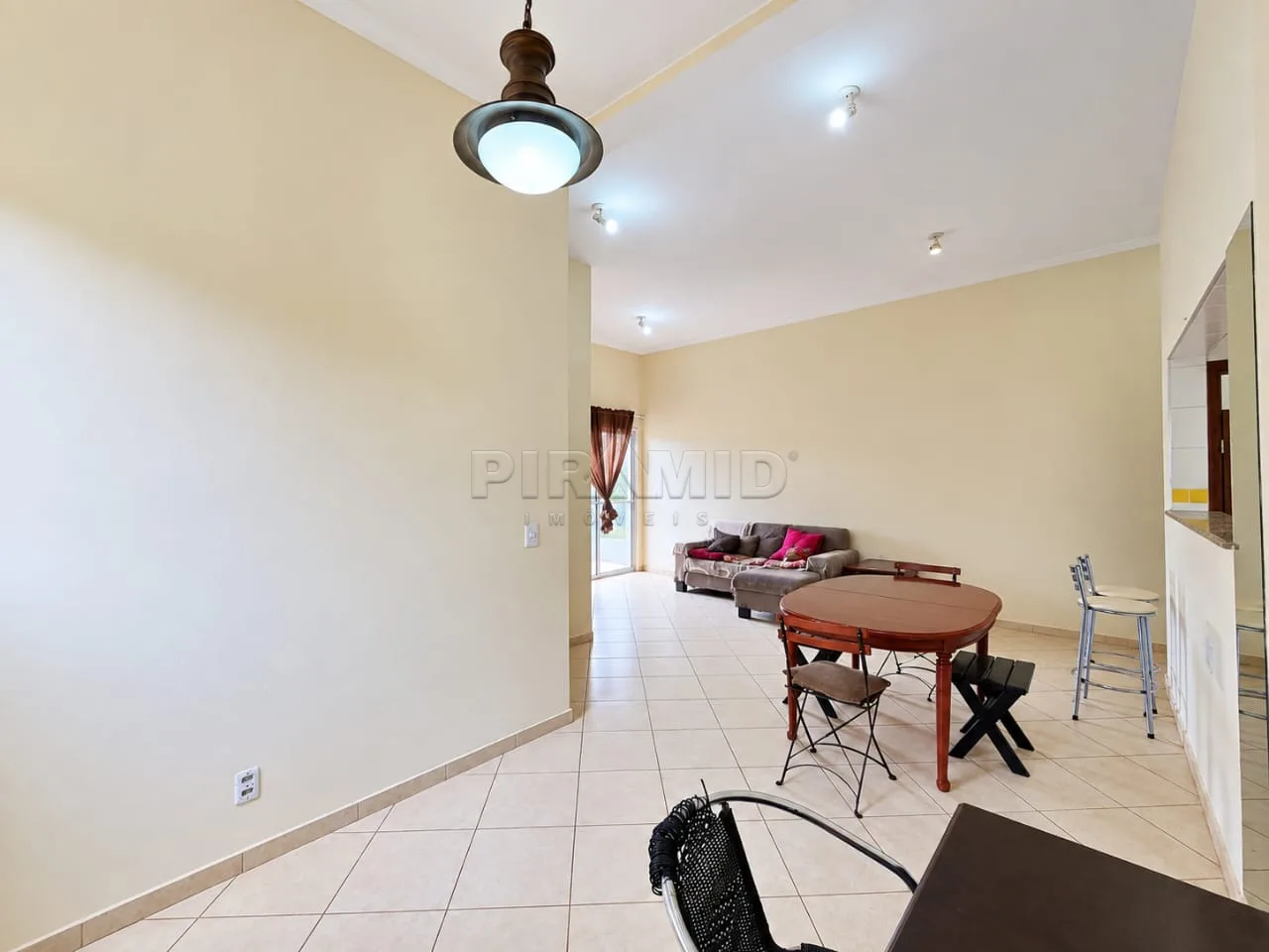 Alugar Apartamento / Padr&atilde;o em Ribeir&atilde;o Preto R$ 1.700,00 - Foto 2