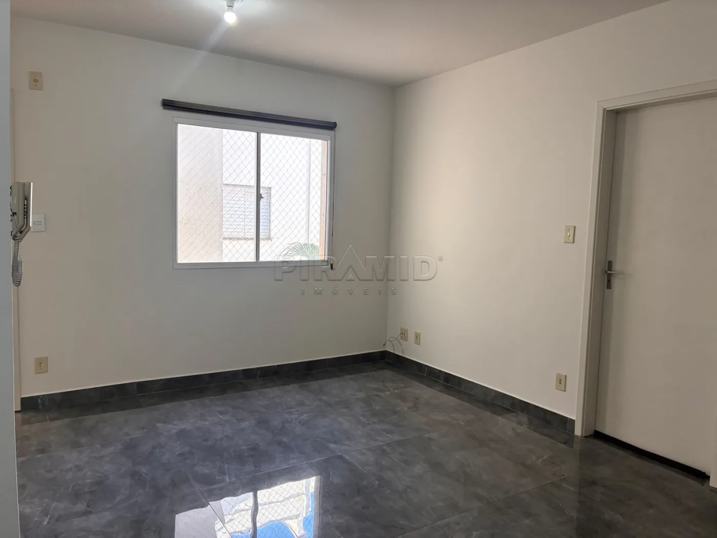 Alugar Apartamento / Padr&atilde;o em Ribeir&atilde;o Preto R$ 1.250,00 - Foto 1