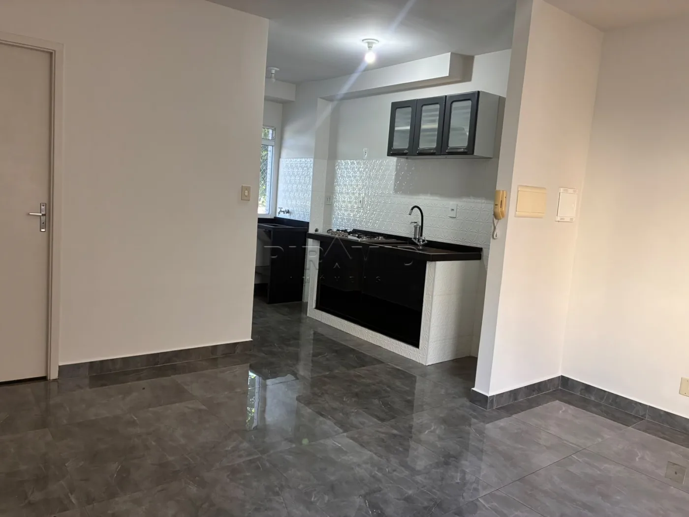 Alugar Apartamento / Padr&atilde;o em Ribeir&atilde;o Preto R$ 1.250,00 - Foto 3