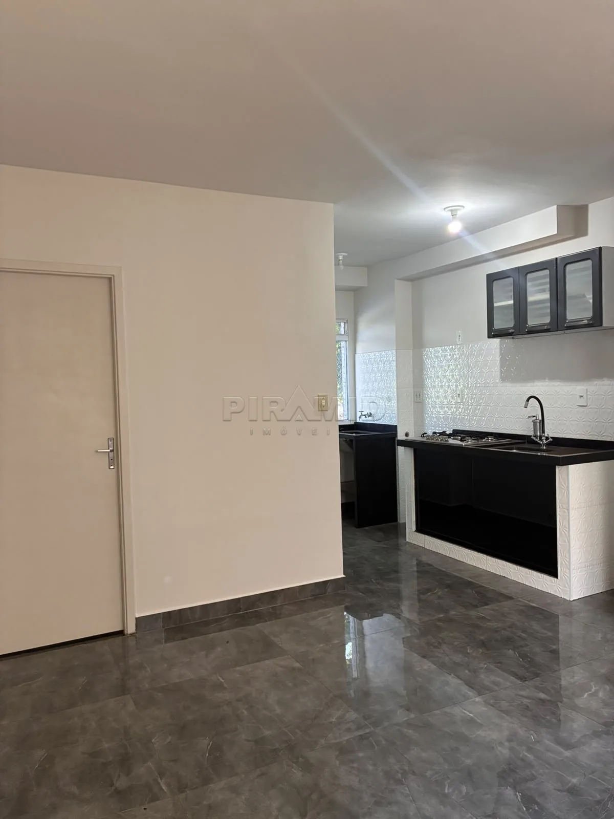 Alugar Apartamento / Padr&atilde;o em Ribeir&atilde;o Preto R$ 1.250,00 - Foto 4