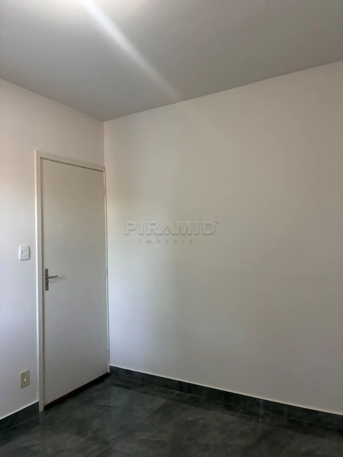 Alugar Apartamento / Padr&atilde;o em Ribeir&atilde;o Preto R$ 1.250,00 - Foto 10