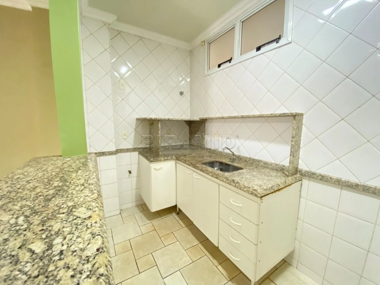Alugar Apartamento / Kitchnet em Ribeir&atilde;o Preto R$ 900,00 - Foto 2