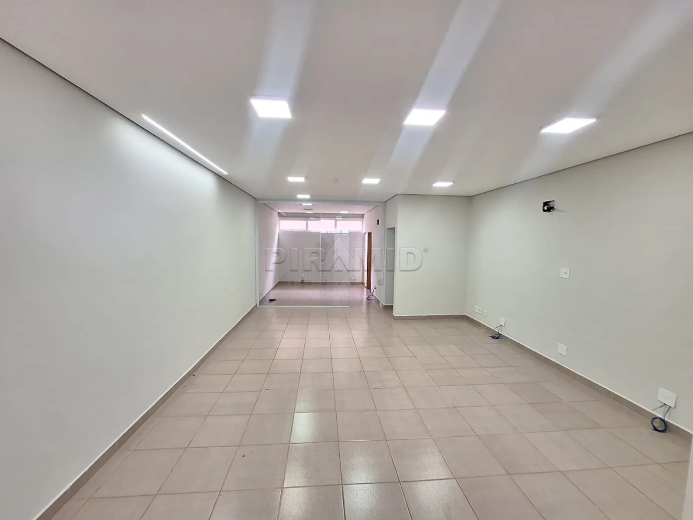 Alugar Comercial / Sala em Ribeir&atilde;o Preto R$ 1.900,00 - Foto 1