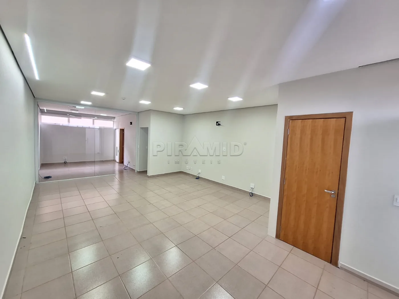 Alugar Comercial / Sala em Ribeir&atilde;o Preto R$ 1.900,00 - Foto 2