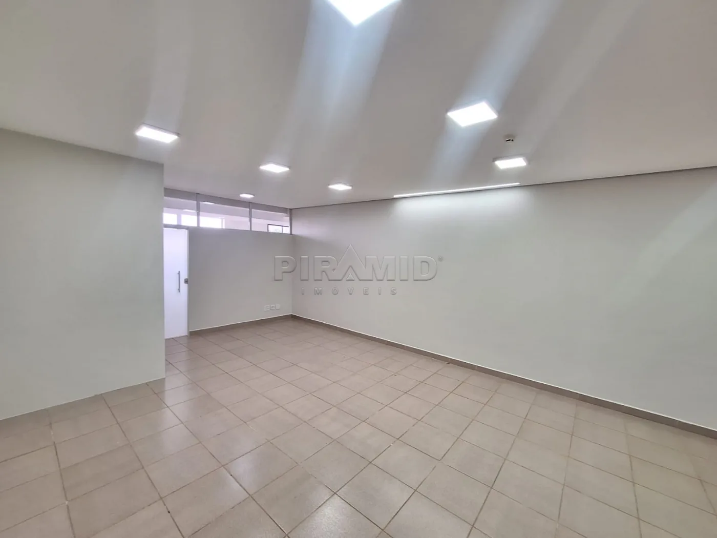 Alugar Comercial / Sala em Ribeir&atilde;o Preto R$ 1.900,00 - Foto 4